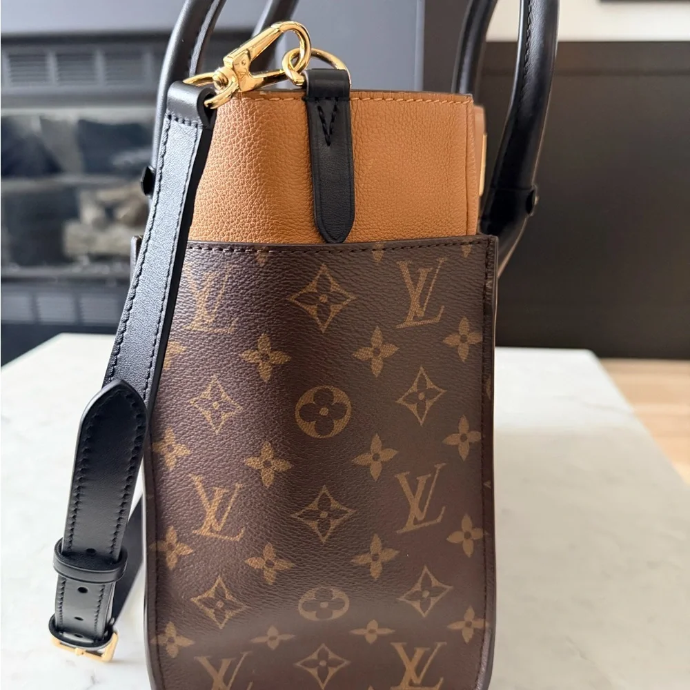 Louis Vuitton Monogram On My Side MM Calfskin Leather Top Handle Bag - Picture 4 of 11